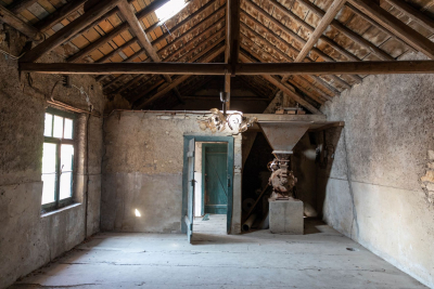 La Terre Ferme - interior view of Lommelshaff, Differdange